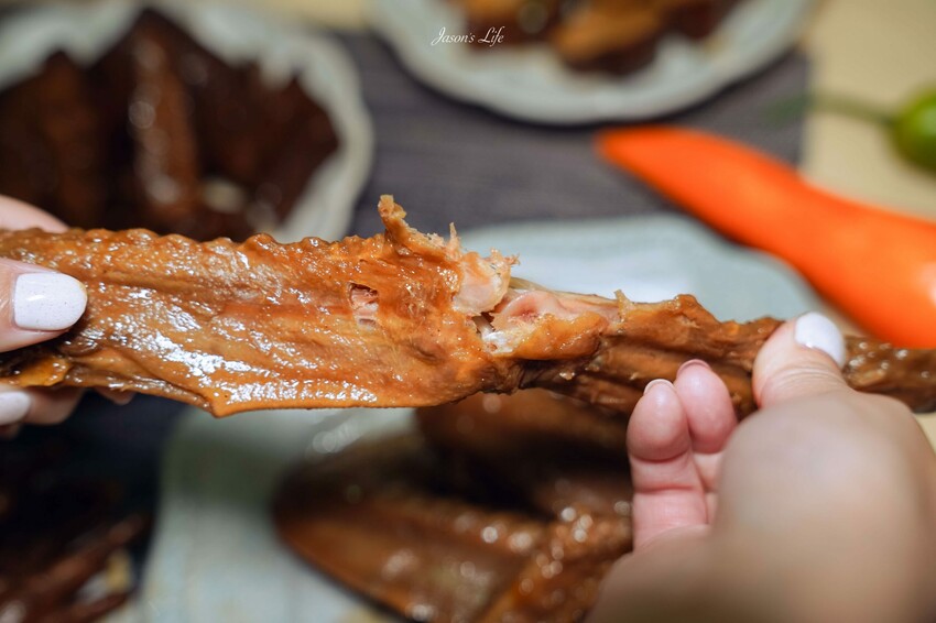 【台中西屯｜美食】承樑老-梁記黑糖滷味。來自台南的團購滷味，台中大遠百設櫃啦，黑糖鹹甜滷味會上癮