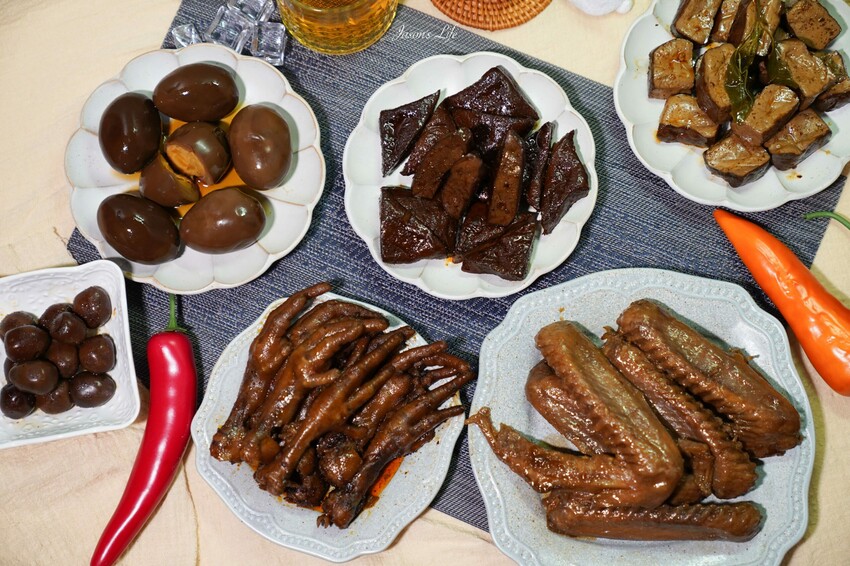 【台中西屯｜美食】承樑老-梁記黑糖滷味。來自台南的團購滷味，台中大遠百設櫃啦，黑糖鹹甜滷味會上癮