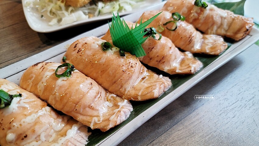 漁姬壽司專賣║興大高CP值美食，狂推激香燒豚丼、炙燒鮭魚握壽司，平價日式料理就在這！！