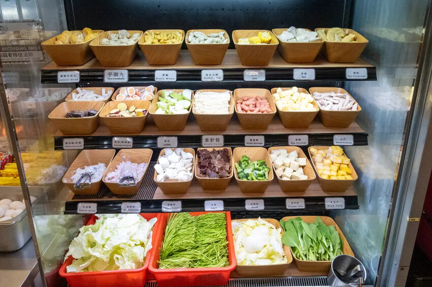 新莊火鍋吃到飽！韓哥哥石頭火鍋高CP值，肉類海鮮爽吃到翻。