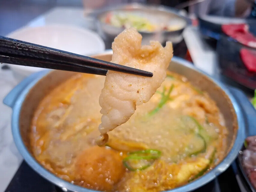 新莊火鍋吃到飽！韓哥哥石頭火鍋高CP值，肉類海鮮爽吃到翻。