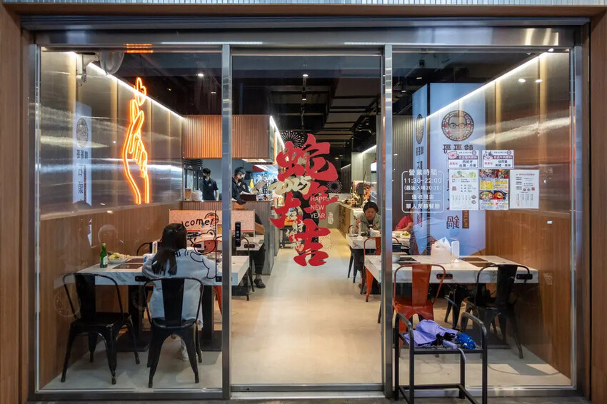 新莊火鍋吃到飽！韓哥哥石頭火鍋高CP值，肉類海鮮爽吃到翻。