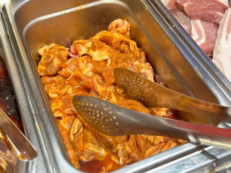 韓哥哥銅盤烤肉 369元起火烤兩吃還免服務費 超過40種食材無限吃到飽 打卡免費送白蝦～