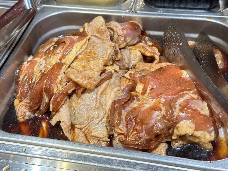 韓哥哥銅盤烤肉 369元起火烤兩吃還免服務費 超過40種食材無限吃到飽 打卡免費送白蝦～