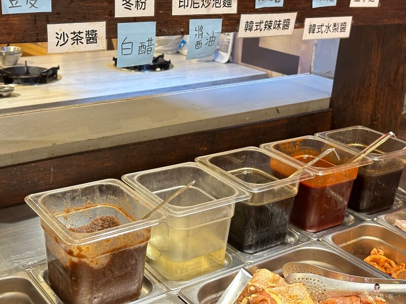 韓哥哥銅盤烤肉 369元起火烤兩吃還免服務費 超過40種食材無限吃到飽 打卡免費送白蝦～