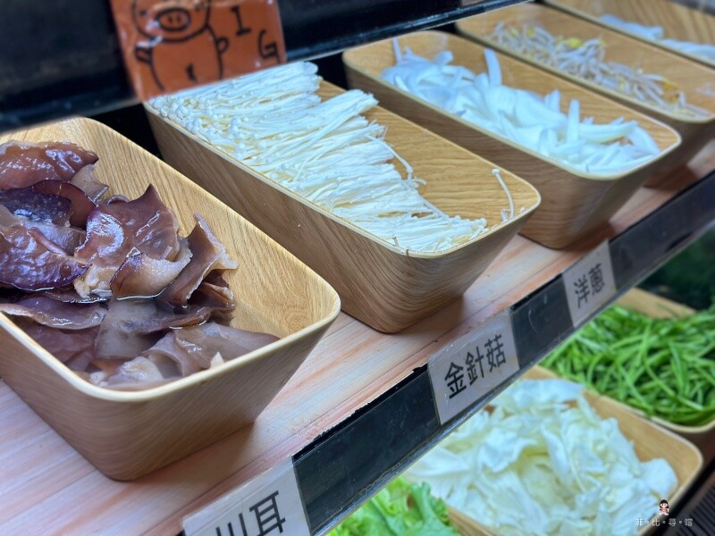 韓哥哥銅盤烤肉 369元起火烤兩吃還免服務費 超過40種食材無限吃到飽 打卡免費送白蝦～