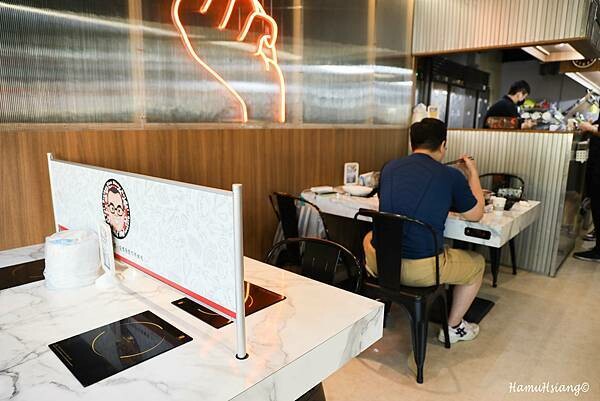 新北市新莊區【食■新莊】韓哥哥石頭火鍋/新莊平價火鍋吃到飽/新北石頭火鍋推薦/蔬食.肉品.冰淇淋.飲料無限自助吧/用料實