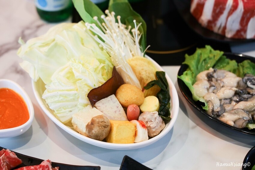 新北市新莊區【食■新莊】韓哥哥石頭火鍋/新莊平價火鍋吃到飽/新北石頭火鍋推薦/蔬食.肉品.冰淇淋.飲料無限自助吧/用料實