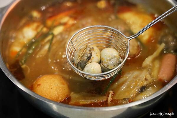 新北市新莊區【食■新莊】韓哥哥石頭火鍋/新莊平價火鍋吃到飽/新北石頭火鍋推薦/蔬食.肉品.冰淇淋.飲料無限自助吧/用料實