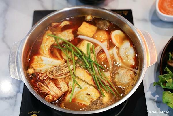 新北市新莊區【食■新莊】韓哥哥石頭火鍋/新莊平價火鍋吃到飽/新北石頭火鍋推薦/蔬食.肉品.冰淇淋.飲料無限自助吧/用料實