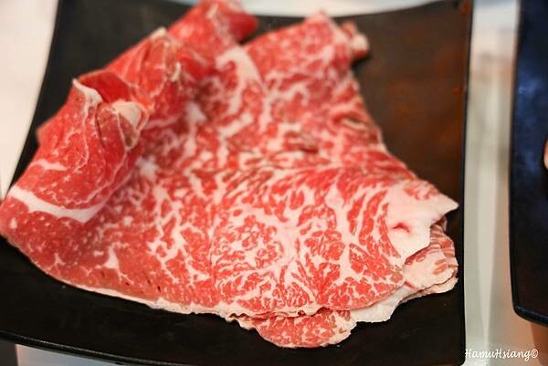 新北市新莊區【食■新莊】韓哥哥石頭火鍋/新莊平價火鍋吃到飽/新北石頭火鍋推薦/蔬食.肉品.冰淇淋.飲料無限自助吧/用料實