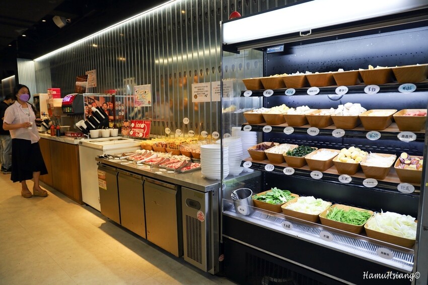 新北市新莊區【食■新莊】韓哥哥石頭火鍋/新莊平價火鍋吃到飽/新北石頭火鍋推薦/蔬食.肉品.冰淇淋.飲料無限自助吧/用料實