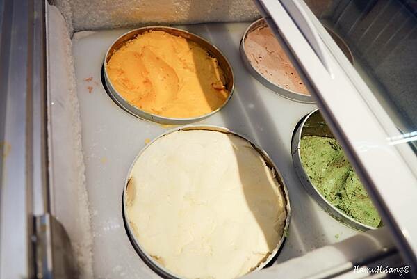 新北市新莊區【食■新莊】韓哥哥石頭火鍋/新莊平價火鍋吃到飽/新北石頭火鍋推薦/蔬食.肉品.冰淇淋.飲料無限自助吧/用料實