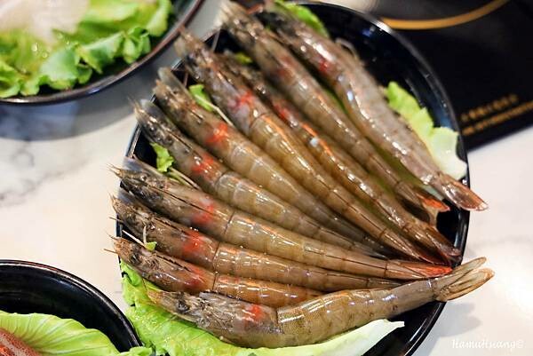 新北市新莊區【食■新莊】韓哥哥石頭火鍋/新莊平價火鍋吃到飽/新北石頭火鍋推薦/蔬食.肉品.冰淇淋.飲料無限自助吧/用料實