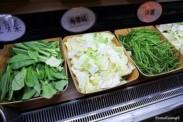 新北市新莊區【食■新莊】韓哥哥石頭火鍋/新莊平價火鍋吃到飽/新北石頭火鍋推薦/蔬食.肉品.冰淇淋.飲料無限自助吧/用料實