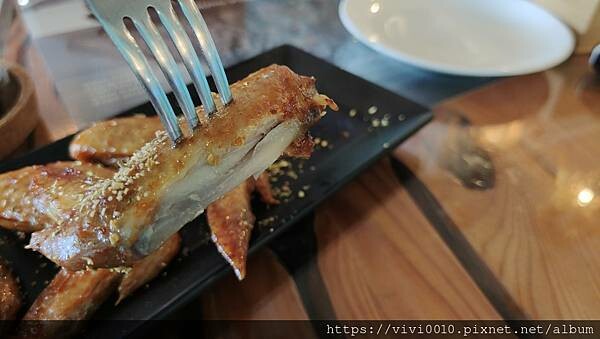 基隆.安樂-外木山海灘旁的啾啾咖啡CHU CHU Cafe，來杯奶蓋冰美式悠閒的在海邊看海，人生一大樂事!