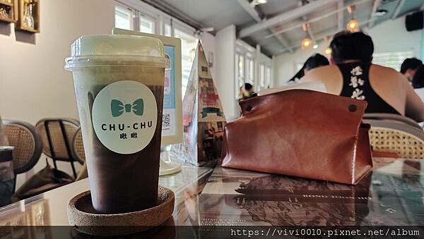 基隆.安樂-外木山海灘旁的啾啾咖啡CHU CHU Cafe，來杯奶蓋冰美式悠閒的在海邊看海，人生一大樂事!