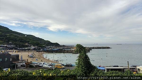 基隆.安樂-外木山海灘旁的啾啾咖啡CHU CHU Cafe，來杯奶蓋冰美式悠閒的在海邊看海，人生一大樂事!