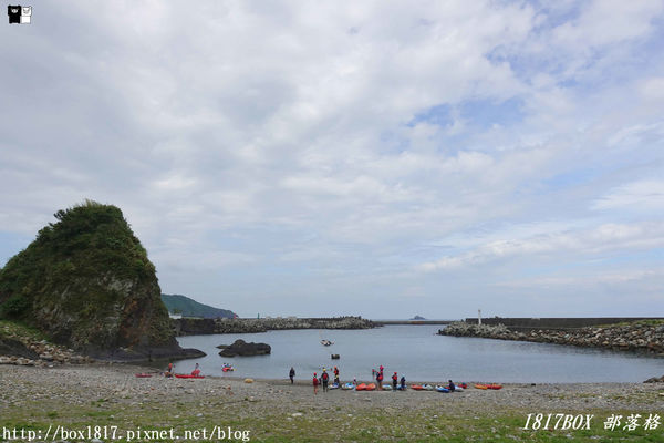 【宜蘭。蘇澳】豆腐岬風景區。豆腐岬小海灣。全台最大的沙頸地形。弧狀凹槽面向海洋。礁岩狀似豆腐