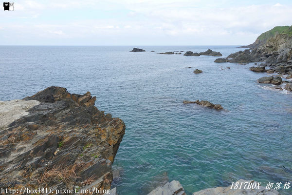 【宜蘭。蘇澳】豆腐岬風景區。豆腐岬小海灣。全台最大的沙頸地形。弧狀凹槽面向海洋。礁岩狀似豆腐