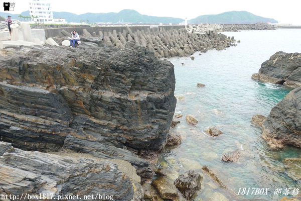 【宜蘭。蘇澳】豆腐岬風景區。豆腐岬小海灣。全台最大的沙頸地形。弧狀凹槽面向海洋。礁岩狀似豆腐