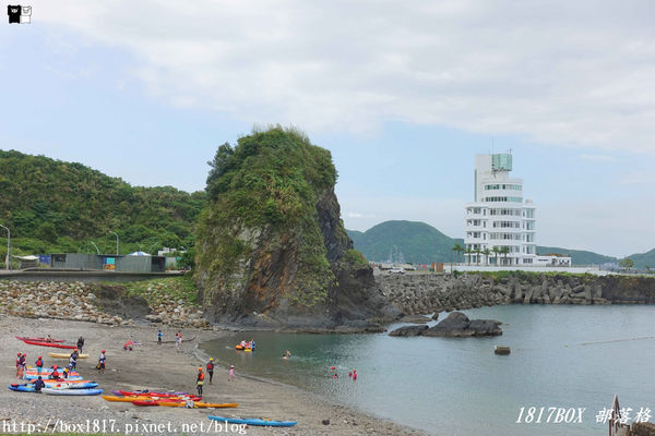【宜蘭。蘇澳】豆腐岬風景區。豆腐岬小海灣。全台最大的沙頸地形。弧狀凹槽面向海洋。礁岩狀似豆腐