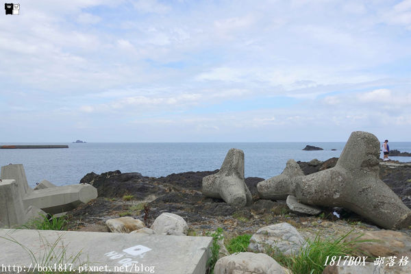 【宜蘭。蘇澳】豆腐岬風景區。豆腐岬小海灣。全台最大的沙頸地形。弧狀凹槽面向海洋。礁岩狀似豆腐