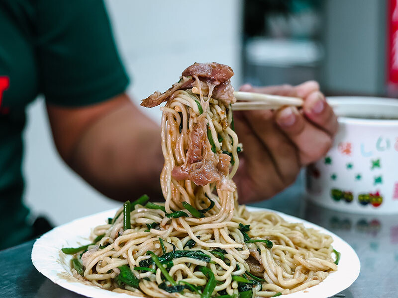 明弟生炒羊肉 | 新竹羊肉美食 90元吃羊肉炒麵、藥膳羊肉湯，滿滿生炒羊肉只要 $130
