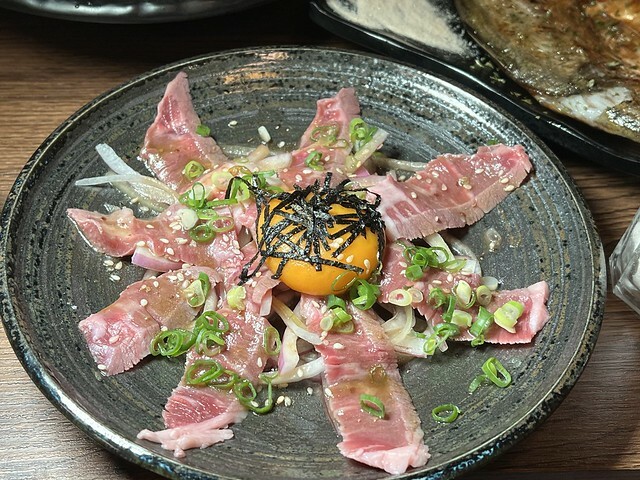 +(蘆洲居酒屋)和本津居酒屋~超嫩月見生牛肉、香噴噴炒烏龍、