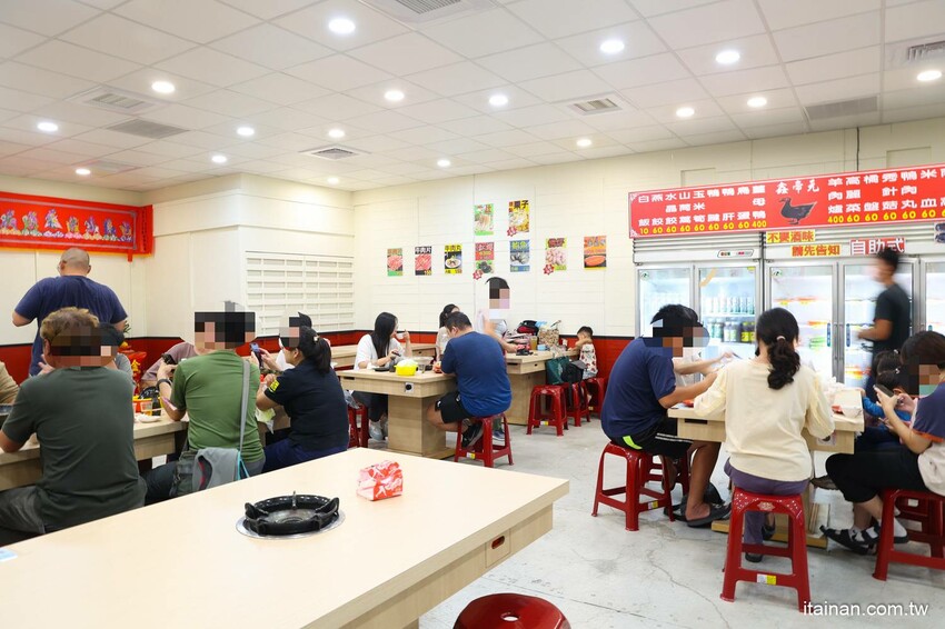 超浮誇!招牌禽獸鍋一次爽吃薑母鴨加羊肉爐鴛鴦鍋!還有爆蛋紅蟳、雞佛、鮑魚、野生烏魚子真的太補了!台南薑母鴨永康中華路新開店「鑫帝元薑母鴨羊肉爐」有免費停車場 @台南好Food遊