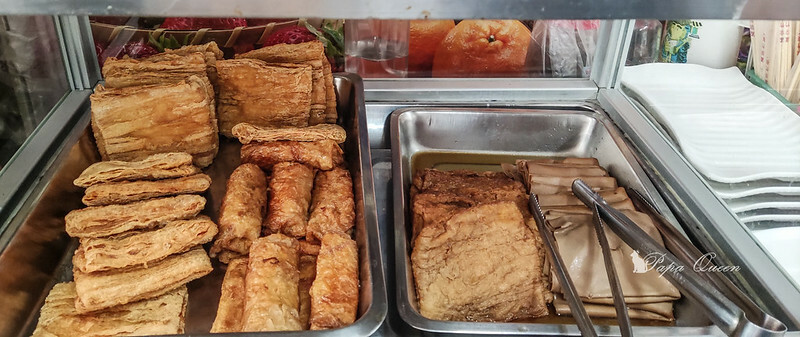 台中西區|素食 科博館附近路邊素食小麵館-推滷臭豆腐$60 素燥飯 想來點滷味小菜10元起!