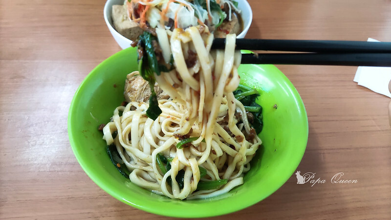 台中西區|素食 科博館附近路邊素食小麵館-推滷臭豆腐$60 素燥飯 想來點滷味小菜10元起!