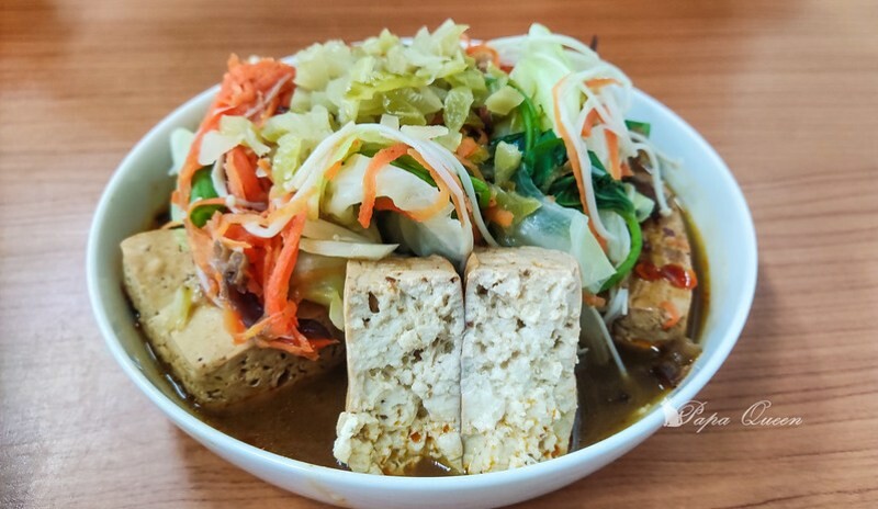 台中西區|素食 科博館附近路邊素食小麵館-推滷臭豆腐$60 素燥飯 想來點滷味小菜10元起!