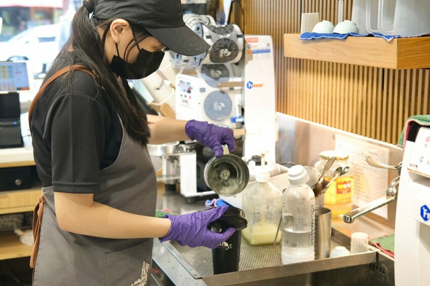 【台中美食】澄凉 Nalian |台中黎明店・絕美清新系人氣手搖,易拉罐設計打開滿滿新鮮消暑 ! - 肉依小姐吃什麼