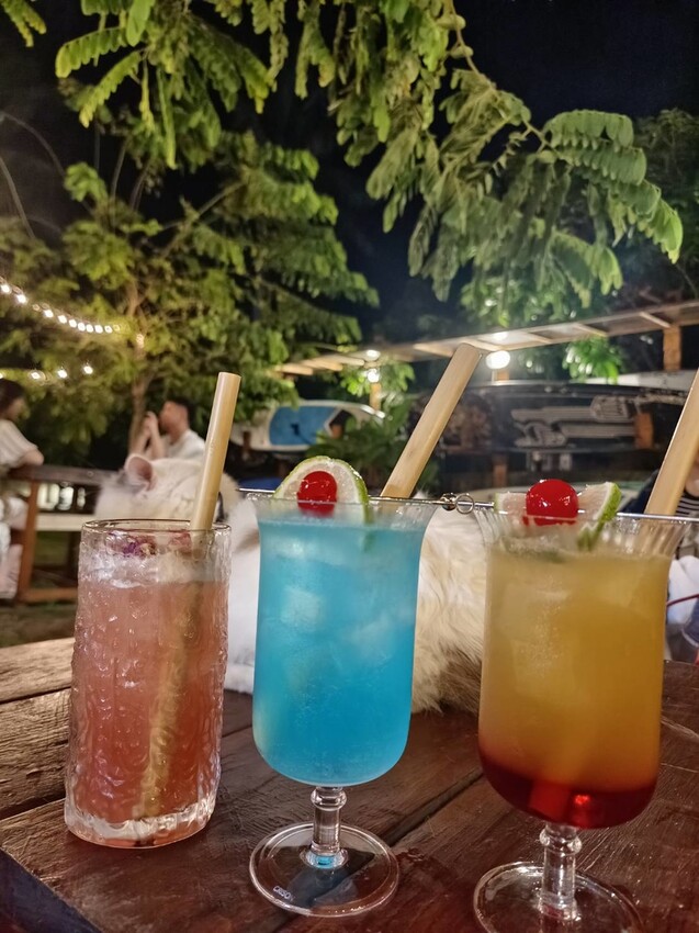 366737.jpg - 【屏東.小琉球】寵物友善戶外酒吧。靠岸Tea&bar有三張躺椅超悠閒夜生活。來小琉球喝酒吧