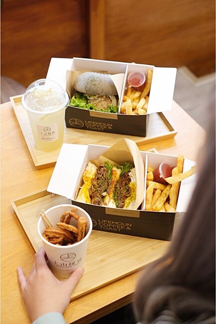 台北十大人氣必吃早餐”上山採覓”開來台中囉！主打厚切炭烤吐司、漢堡，近審計新村！！！