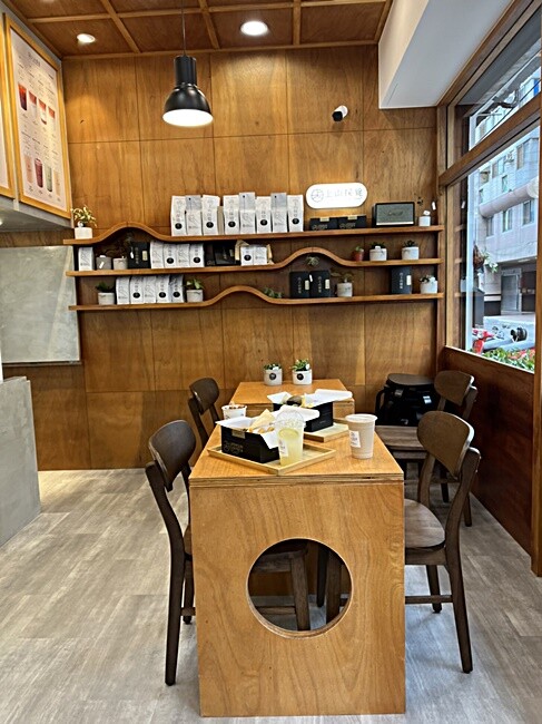 台北十大人氣必吃早餐”上山採覓”開來台中囉！主打厚切炭烤吐司、漢堡，近審計新村！！！