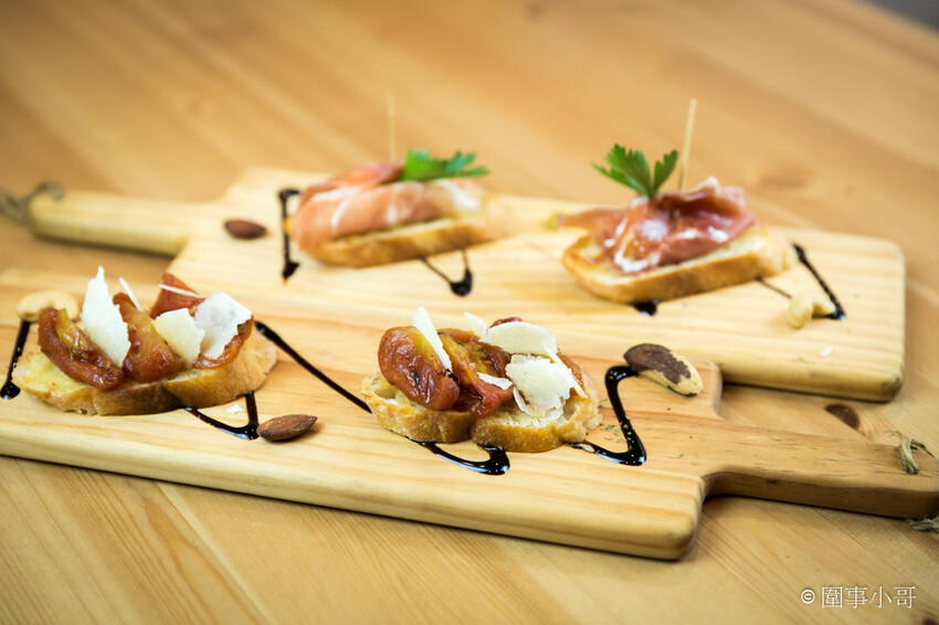 台北松山美食推薦-僻靜巷弄裡的低調義式及西班牙美食料理，不止有著能引出食材美味的餐點，還有超棒的手工窯烤披薩呢。(邀約) @圍事小哥的幸福相框