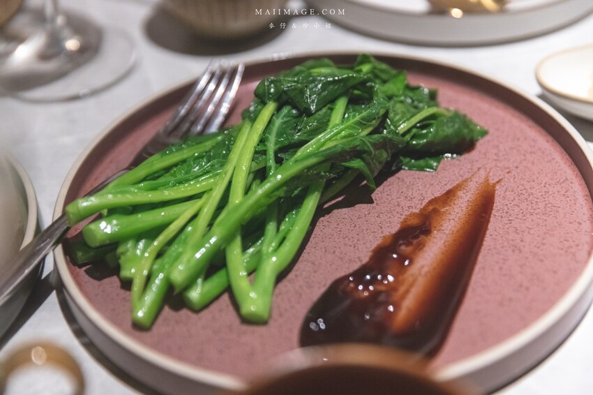 台北美食|九華樓 CHIOU HWA Restaurant~華泰片皮鴨一鴨五吃爽度最高。大直最新食尚地標『春大直』捷運劍