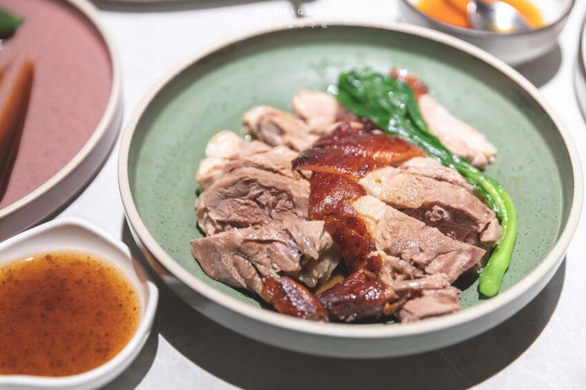 台北美食|九華樓 CHIOU HWA Restaurant~華泰片皮鴨一鴨五吃爽度最高。大直最新食尚地標『春大直』捷運劍