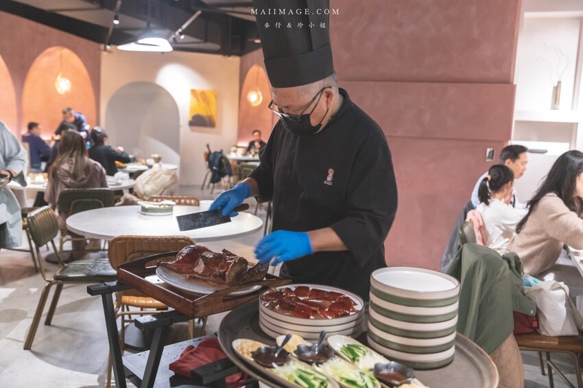 台北美食|九華樓 CHIOU HWA Restaurant~華泰片皮鴨一鴨五吃爽度最高。大直最新食尚地標『春大直』捷運劍