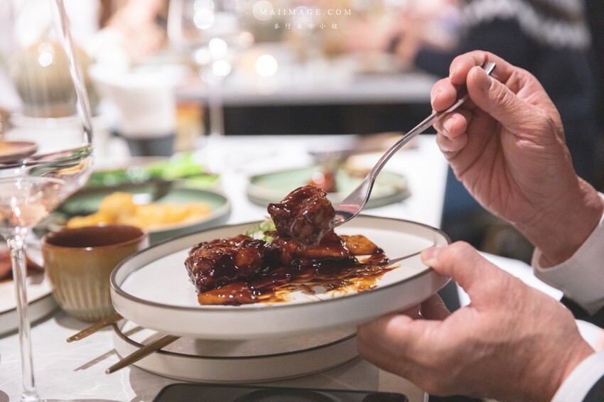 台北美食|九華樓 CHIOU HWA Restaurant~華泰片皮鴨一鴨五吃爽度最高。大直最新食尚地標『春大直』捷運劍