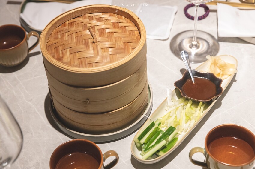 台北美食|九華樓 CHIOU HWA Restaurant~華泰片皮鴨一鴨五吃爽度最高。大直最新食尚地標『春大直』捷運劍