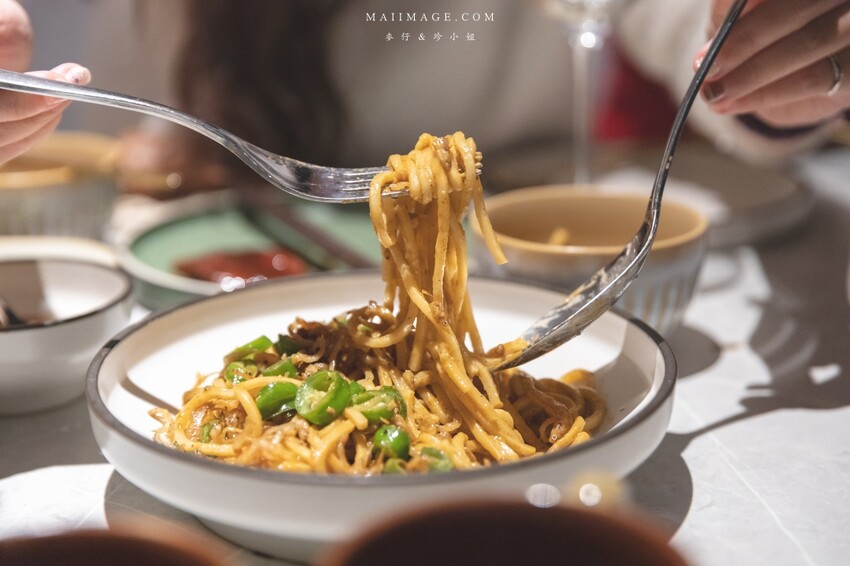 台北美食|九華樓 CHIOU HWA Restaurant~華泰片皮鴨一鴨五吃爽度最高。大直最新食尚地標『春大直』捷運劍