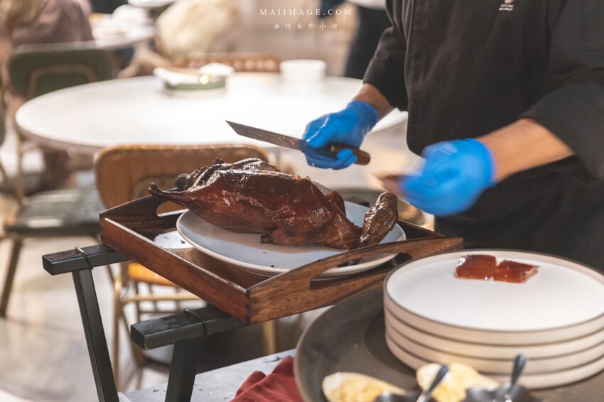 台北美食|九華樓 CHIOU HWA Restaurant~華泰片皮鴨一鴨五吃爽度最高。大直最新食尚地標『春大直』捷運劍