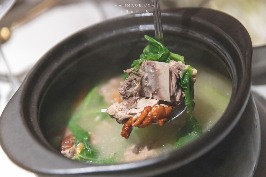 台北美食|九華樓 CHIOU HWA Restaurant~華泰片皮鴨一鴨五吃爽度最高。大直最新食尚地標『春大直』捷運劍