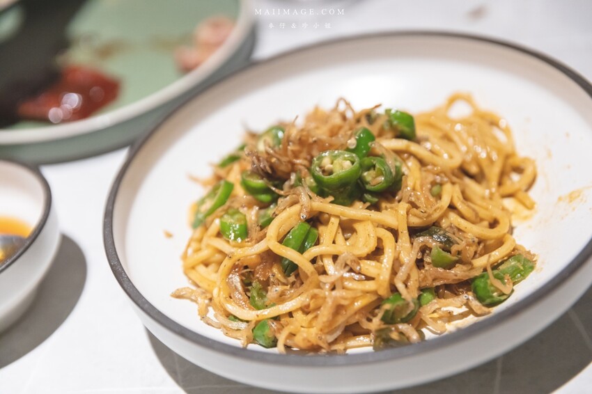 台北美食|九華樓 CHIOU HWA Restaurant~華泰片皮鴨一鴨五吃爽度最高。大直最新食尚地標『春大直』捷運劍