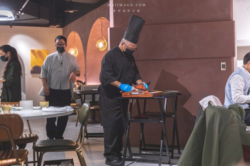 台北美食|九華樓 CHIOU HWA Restaurant~華泰片皮鴨一鴨五吃爽度最高。大直最新食尚地標『春大直』捷運劍