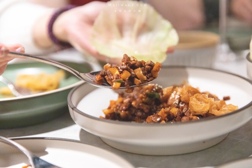 台北美食|九華樓 CHIOU HWA Restaurant~華泰片皮鴨一鴨五吃爽度最高。大直最新食尚地標『春大直』捷運劍