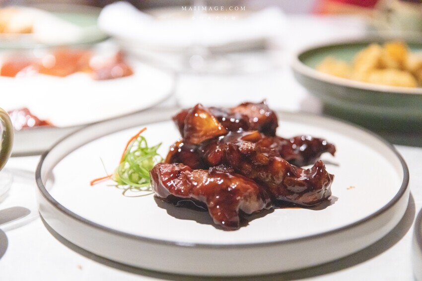 台北美食|九華樓 CHIOU HWA Restaurant~華泰片皮鴨一鴨五吃爽度最高。大直最新食尚地標『春大直』捷運劍